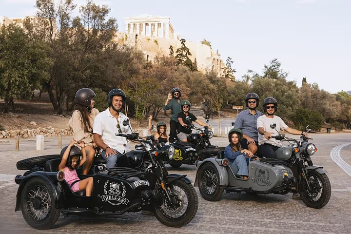Plaka Private Tour with Sidecar with view on the Acropolis